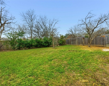 1909 Crooked Ln - Photo Thumbnail 25