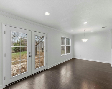 1909 Crooked Ln - Photo Thumbnail 11