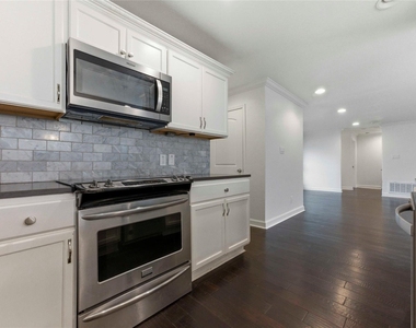 1909 Crooked Ln - Photo Thumbnail 10