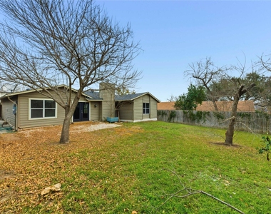 1909 Crooked Ln - Photo Thumbnail 23