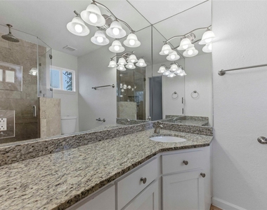 1909 Crooked Ln - Photo Thumbnail 15