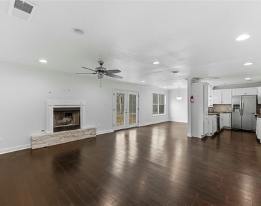 1909 Crooked Ln - Photo Thumbnail 3