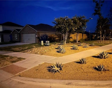 100 Fairfax Ln - Photo Thumbnail 7