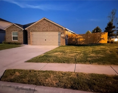 100 Fairfax Ln - Photo Thumbnail 9