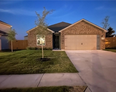 100 Fairfax Ln - Photo Thumbnail 1