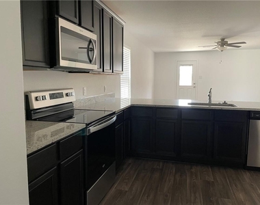100 Fairfax Ln - Photo Thumbnail 29