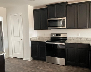 100 Fairfax Ln - Photo Thumbnail 15