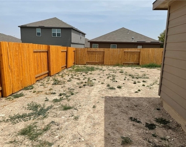 100 Fairfax Ln - Photo Thumbnail 38