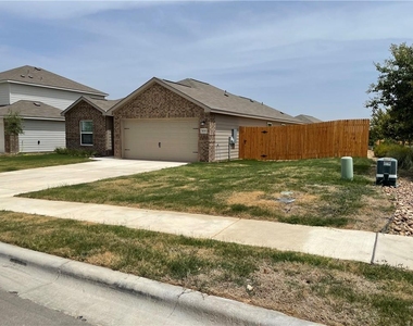 100 Fairfax Ln - Photo Thumbnail 5