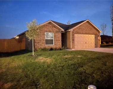 100 Fairfax Ln - Photo Thumbnail 8