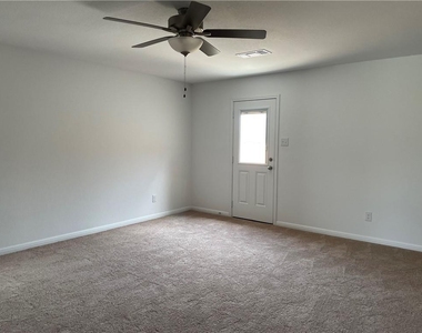 100 Fairfax Ln - Photo Thumbnail 25