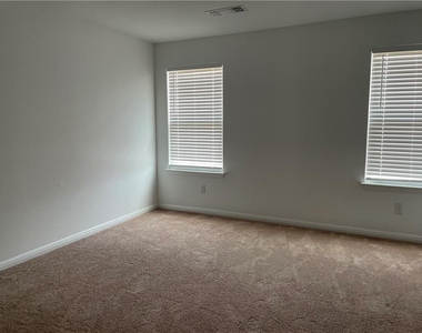 100 Fairfax Ln - Photo Thumbnail 24