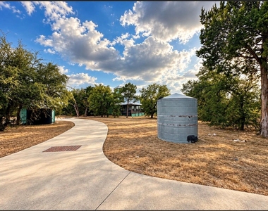15401 Lariat Trl - Photo Thumbnail 25