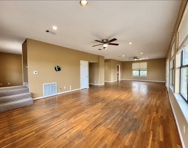 15401 Lariat Trl - Photo Thumbnail 8