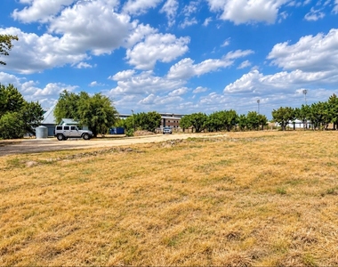 15401 Lariat Trl - Photo Thumbnail 24