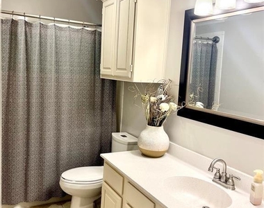 7107 Seneca Cir - Photo Thumbnail 4