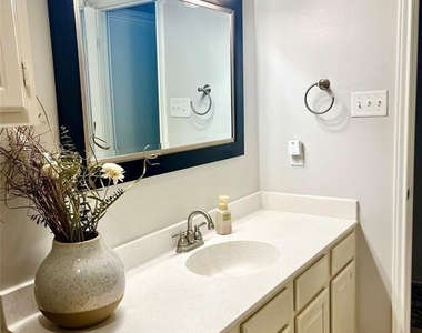 7107 Seneca Cir - Photo Thumbnail 7