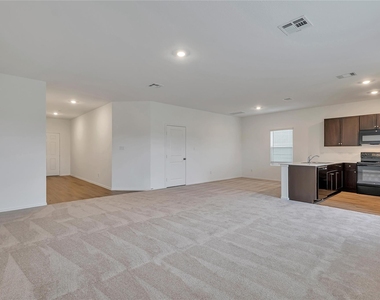 1207 Catfish Ln - Photo Thumbnail 8