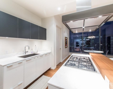 210 Lavaca St - Photo Thumbnail 2