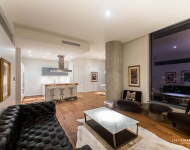 210 Lavaca St - Photo Thumbnail 4