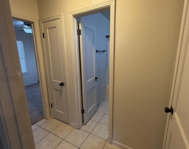 319 Charles St - Photo Thumbnail 3
