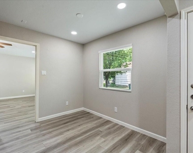 13300 Cowdray Park - Photo Thumbnail 11