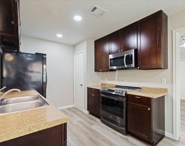 13300 Cowdray Park - Photo Thumbnail 9