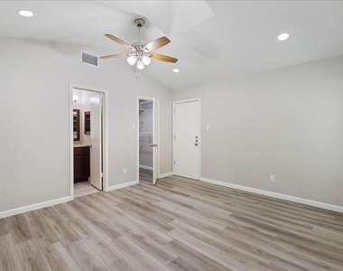 13300 Cowdray Park - Photo Thumbnail 12
