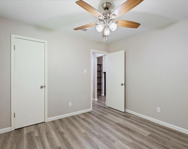 13300 Cowdray Park - Photo Thumbnail 18