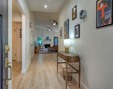 8406 Los Ranchos Dr - Photo Thumbnail 3