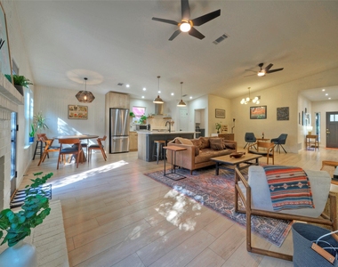8406 Los Ranchos Dr - Photo Thumbnail 12