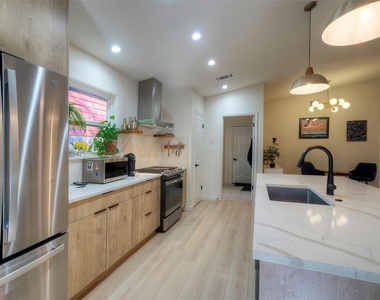 8406 Los Ranchos Dr - Photo Thumbnail 7