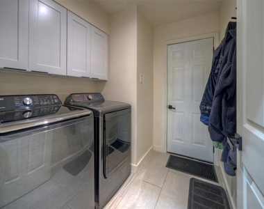 8406 Los Ranchos Dr - Photo Thumbnail 25