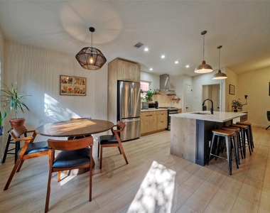 8406 Los Ranchos Dr - Photo Thumbnail 9