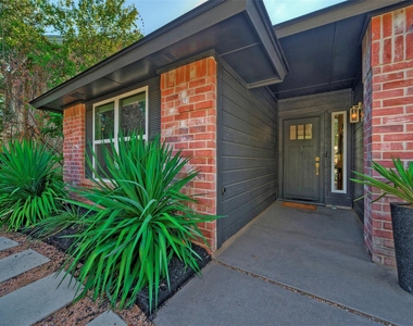 8406 Los Ranchos Dr - Photo Thumbnail 2