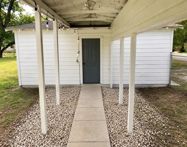940 Plum St - Photo Thumbnail 3
