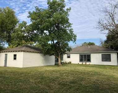 940 Plum St - Photo Thumbnail 1