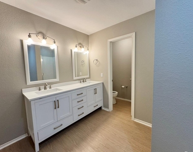109 Kendall Cv - Photo Thumbnail 19