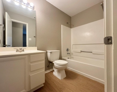 109 Kendall Cv - Photo Thumbnail 21