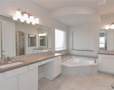 108 Potts St - Photo Thumbnail 17