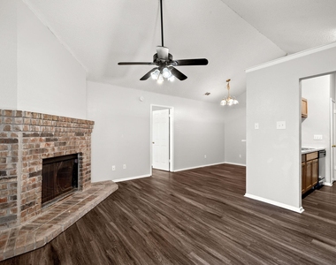 12130 Thompkins Dr - Photo Thumbnail 10
