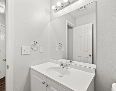12130 Thompkins Dr - Photo Thumbnail 8