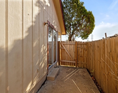 12130 Thompkins Dr - Photo Thumbnail 28
