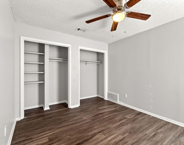 12130 Thompkins Dr - Photo Thumbnail 3
