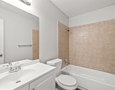 12130 Thompkins Dr - Photo Thumbnail 6