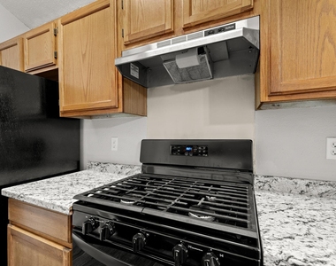 12130 Thompkins Dr - Photo Thumbnail 17