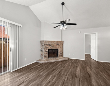 12130 Thompkins Dr - Photo Thumbnail 9