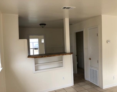 734 Trinity St - Photo Thumbnail 7