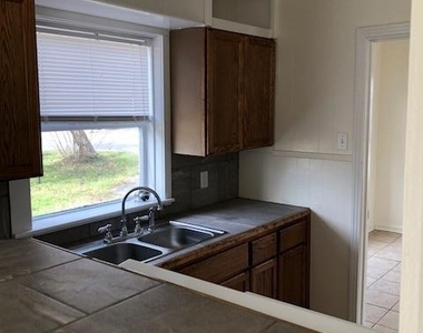 734 Trinity St - Photo Thumbnail 6
