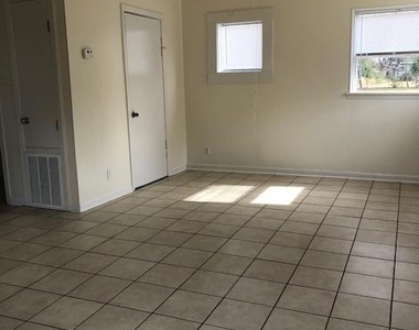 734 Trinity St - Photo Thumbnail 5
